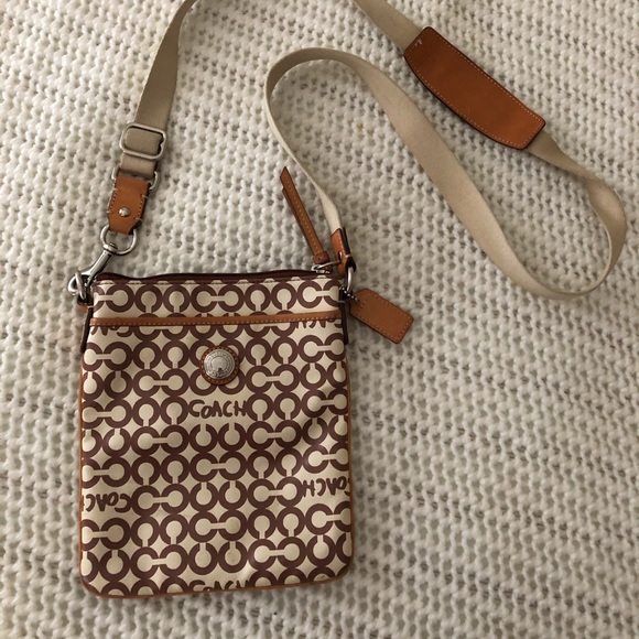 Classic Coach Crossbody - Picture 2 of 7